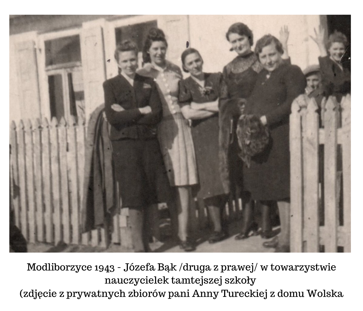 . Modliborzyce 1943 - Józefa Bąk /druga z prawej/ w towarzystwie nauczycielek tamtejszej szkoły (zdjęcie z prywatnych zbiorów pani Anny Tureckiej z domu Wolska)