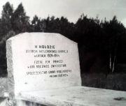 Pyta-pomnika-w-Klennem-1975-r-dluzsza-krawedz-1600Q72