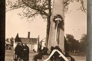 Park - pomnik Piłsudskiego Źródło: zdj. ze zbiorów Urszuli Bzdyry (w arch. biblioteki)